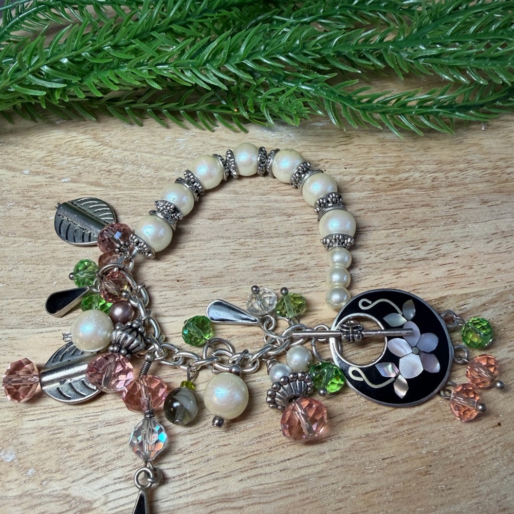 Chic Pearl and Crystal Bracelet with .925 Silver Accents